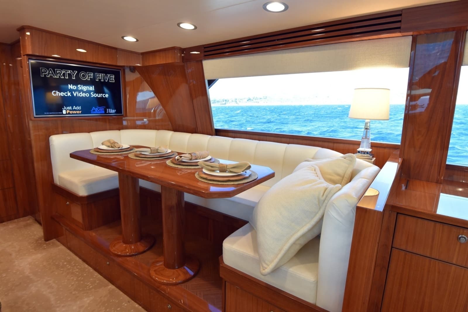 2019 Viking 80 Skybridge - Photo 31