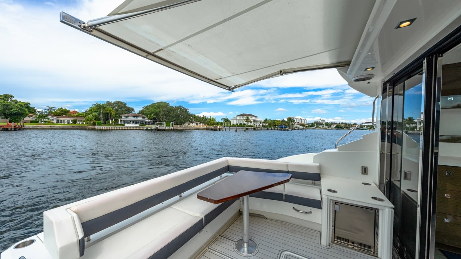 2019 Cruisers Yachts Cantius 46 - Photo 35