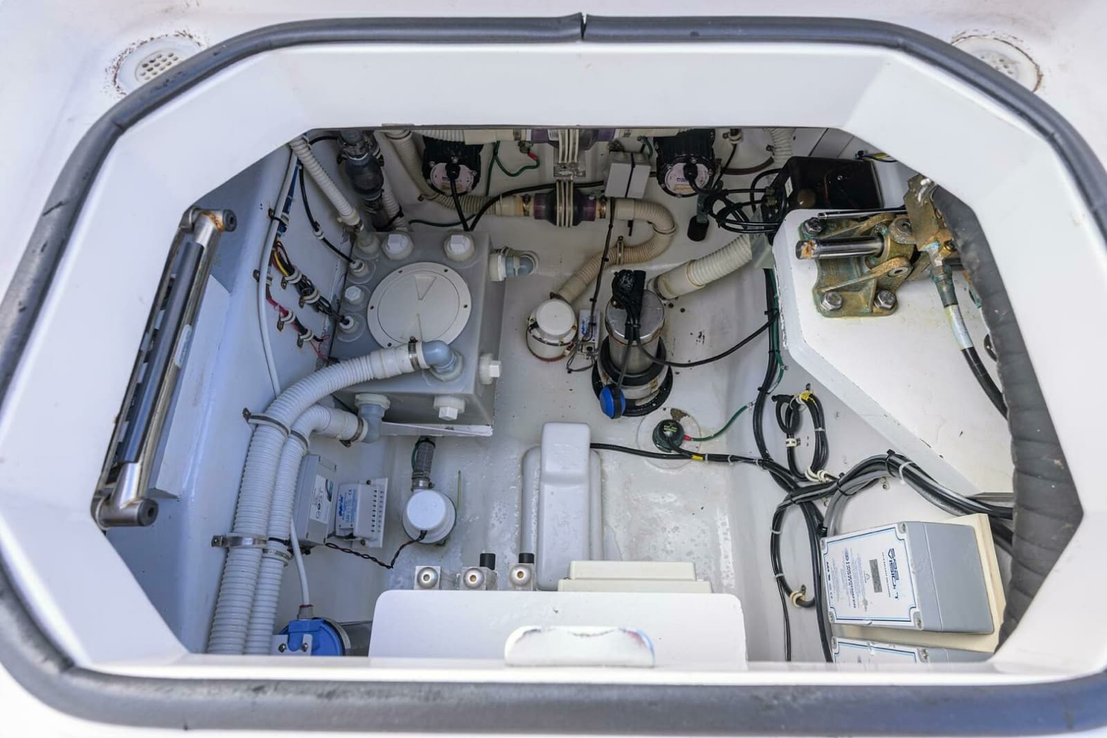 2013 Hatteras GT63 - Photo 40