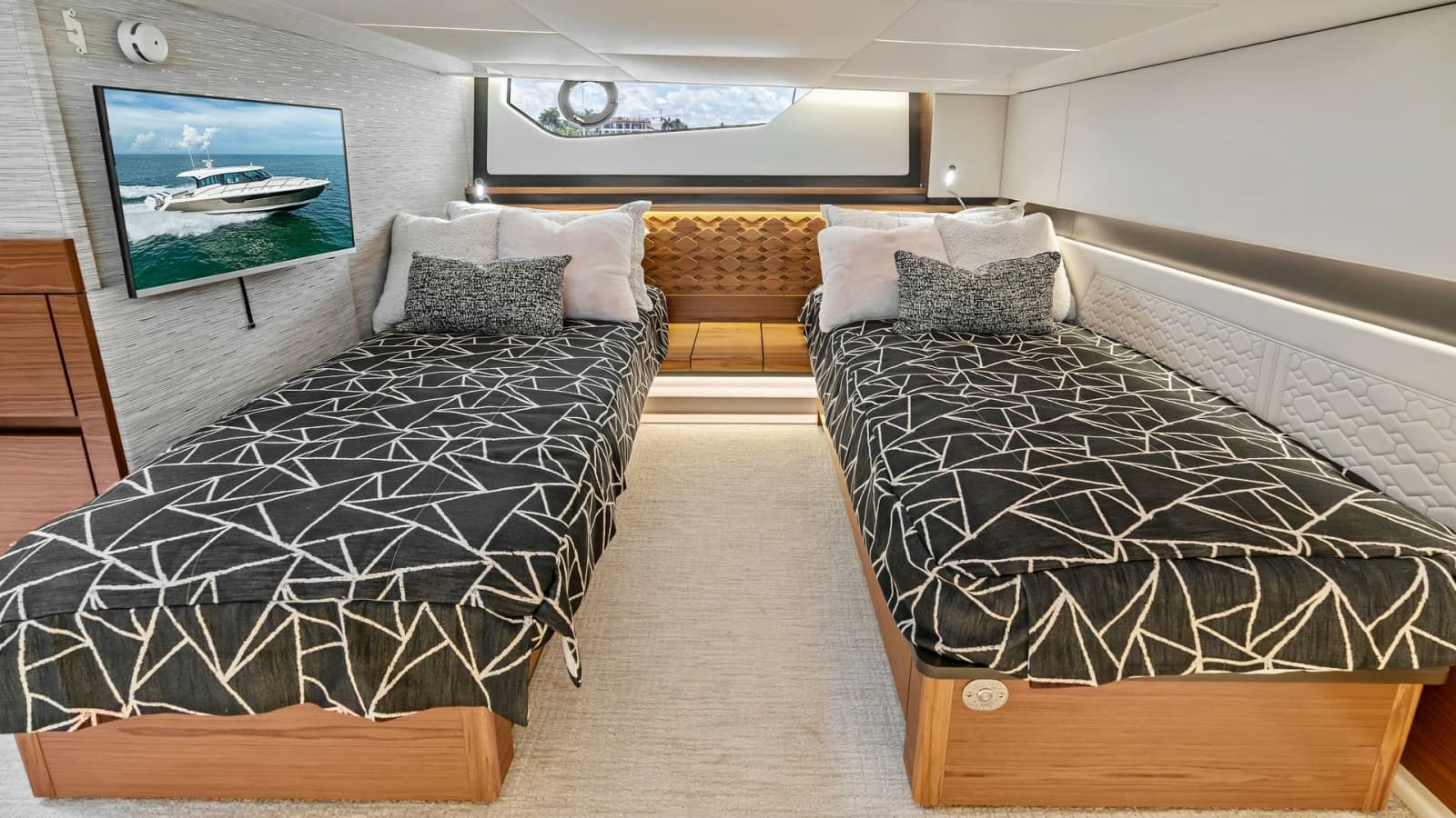 2025 Tiara Yachts 48LE - Photo 67