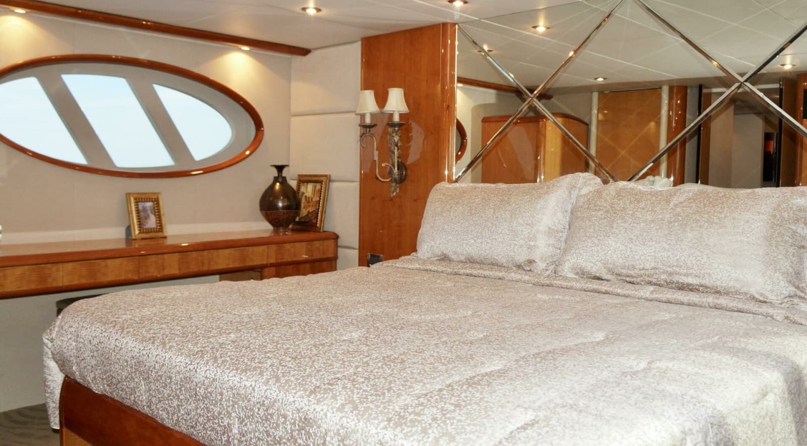 2007 Lazzara Yachts 74 Motor Yacht - Photo 75
