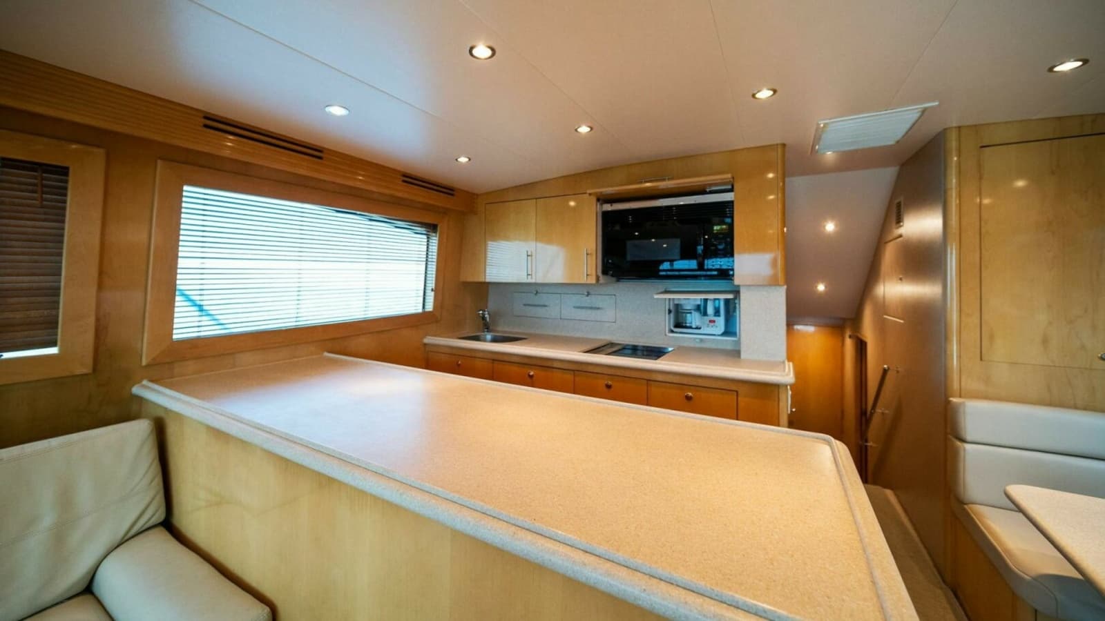 2003 Hatteras 54 Convertible - Photo 12
