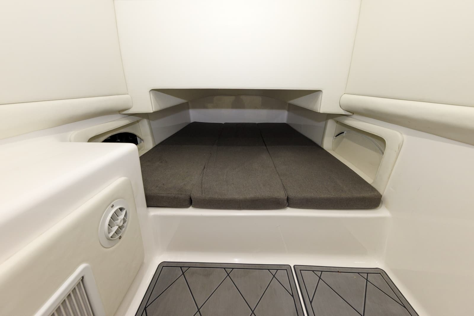 2021 Front Runner 39 Center Console - Photo 13