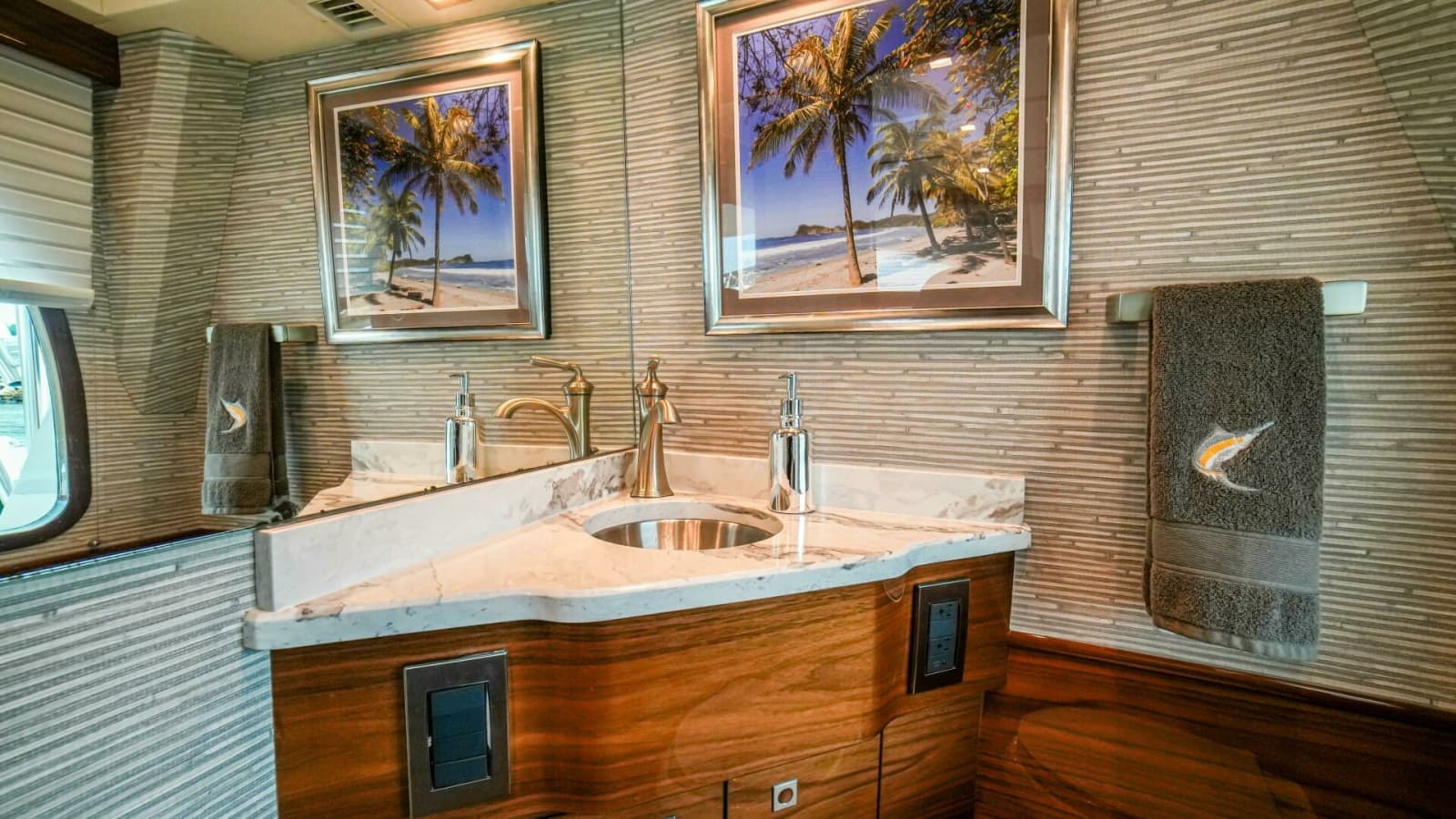 2023 Viking 72 Convertible - Photo 49