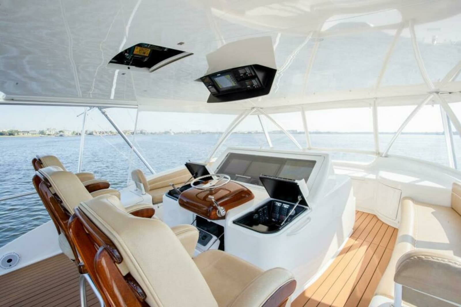 2018 Viking 72 Convertible - Photo 14
