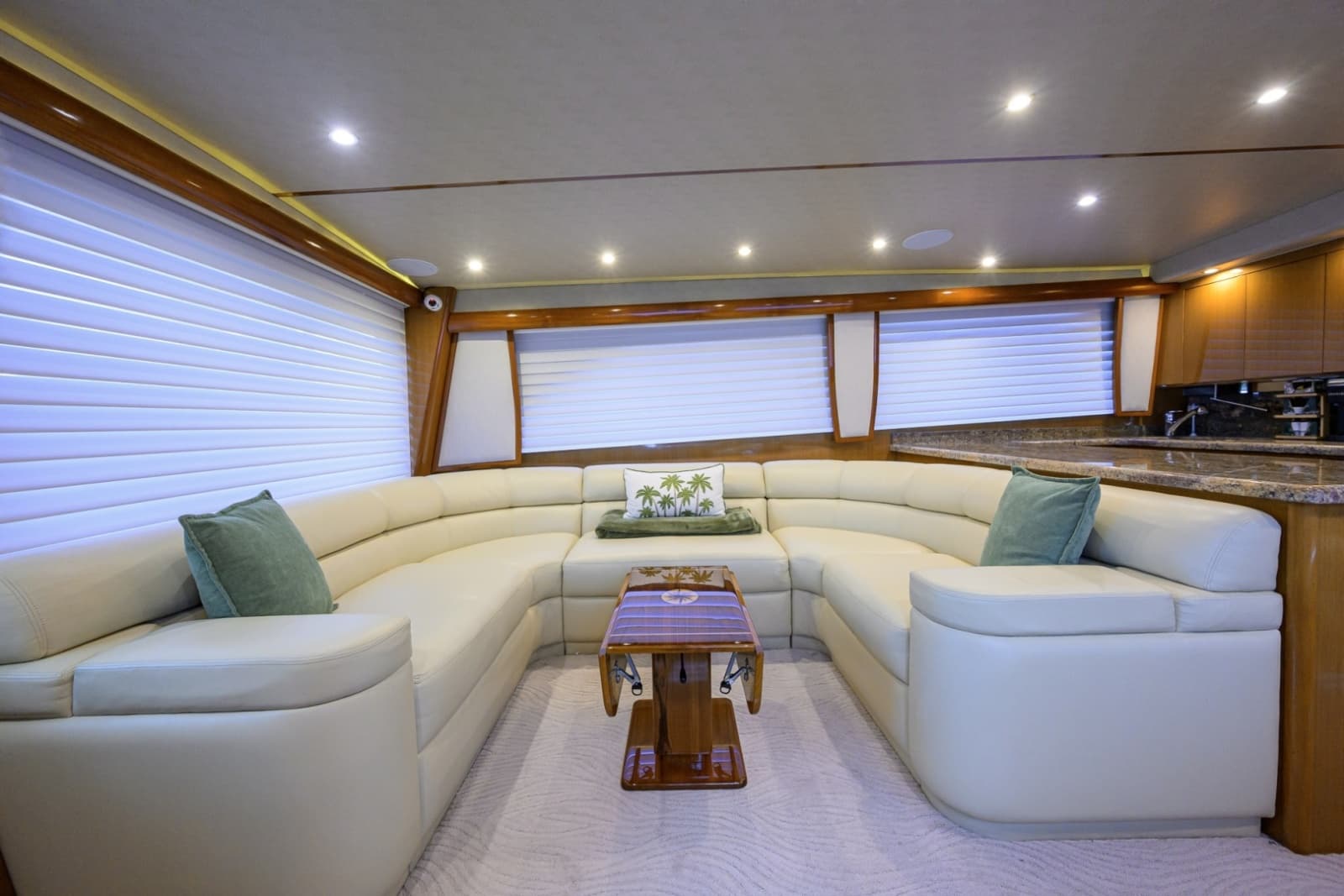 2002 Viking 61 Convertible - Photo 34