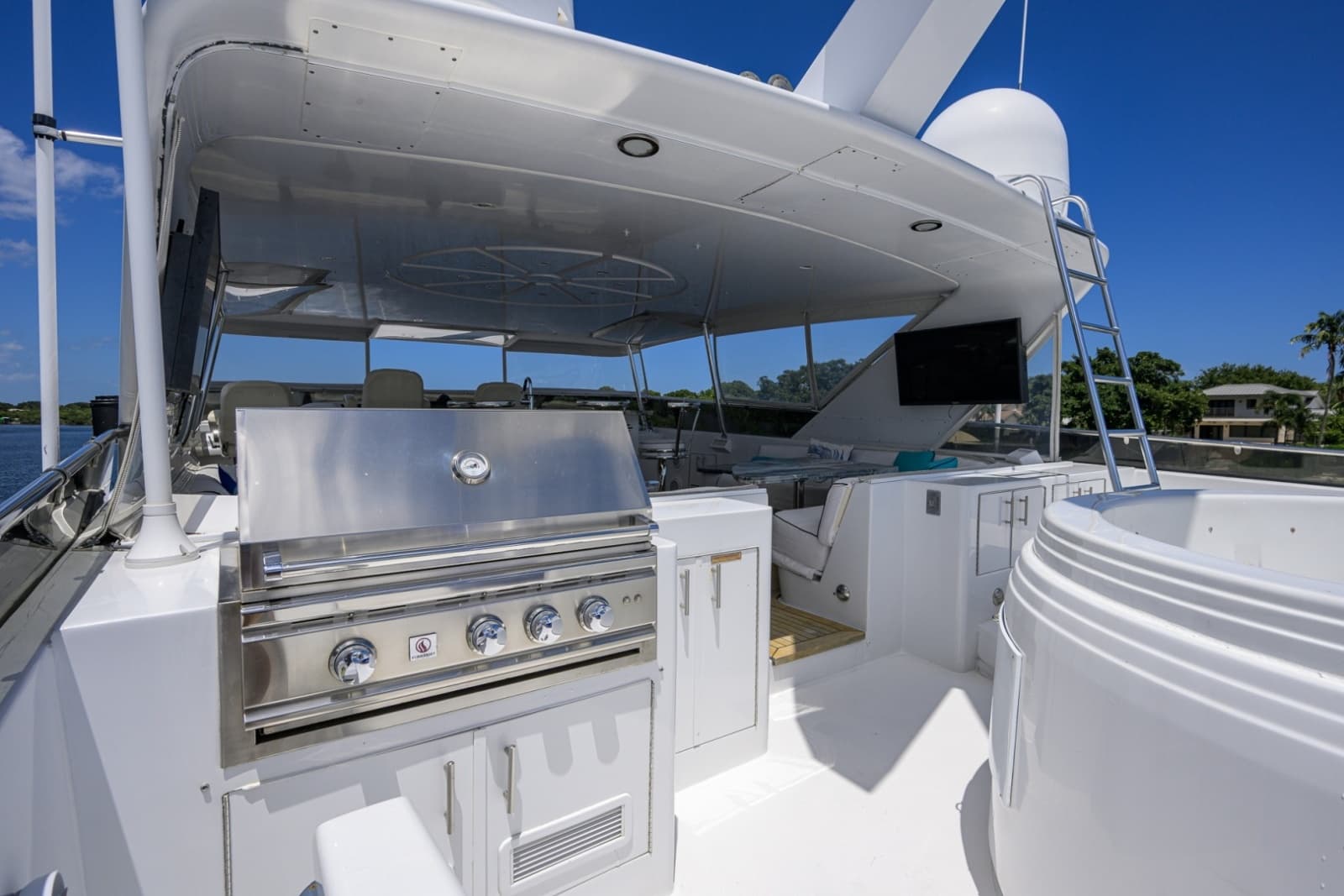 2005 Hatteras 100 Motor Yacht - Photo 44