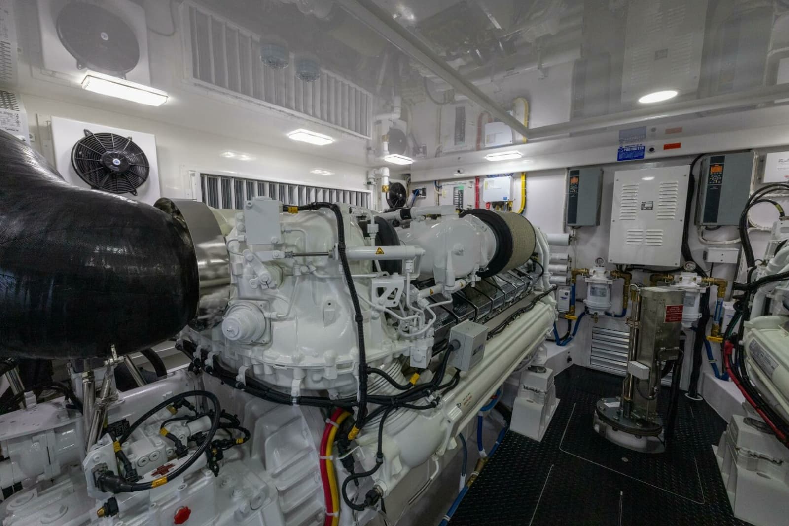 2025 Viking 82 Convertible - Photo 61