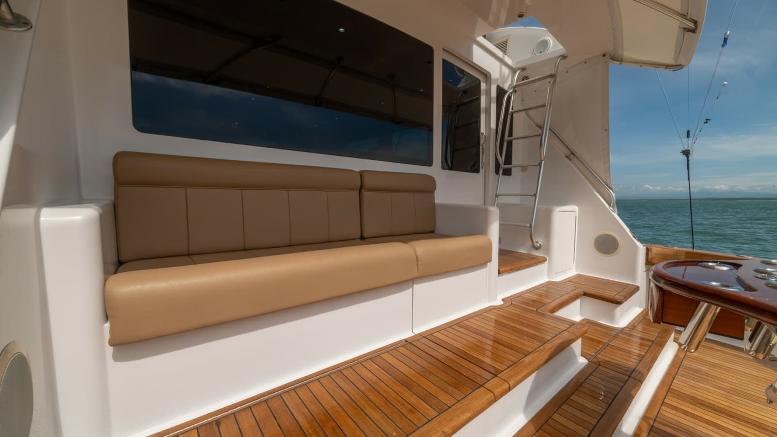 2002 Viking 61 Convertible - Photo 41