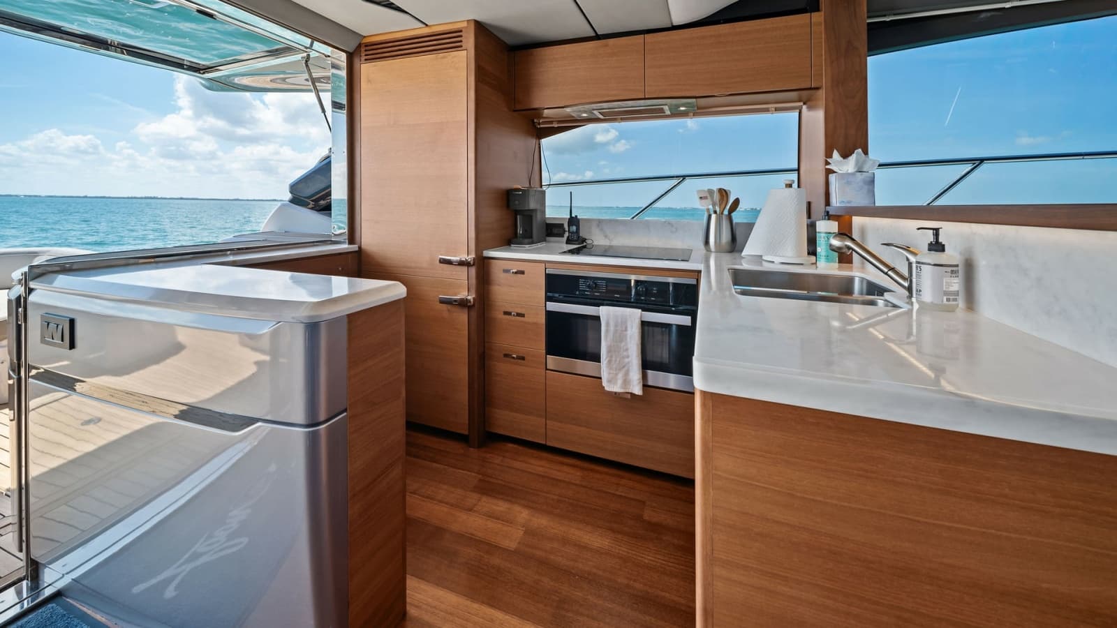 2019 Princess V65 - Photo 10