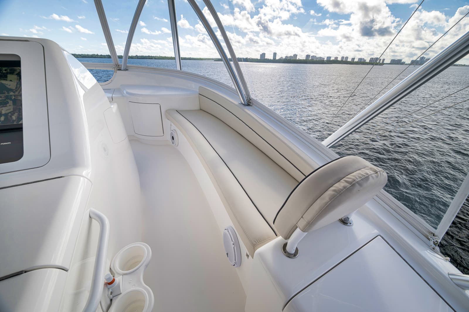 2020 Viking 68 Convertible - Photo 38