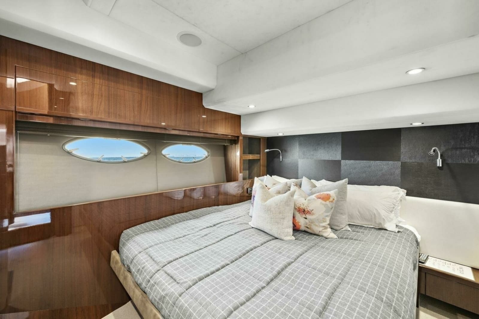 2015 Princess 72 Motoryacht - Photo 27