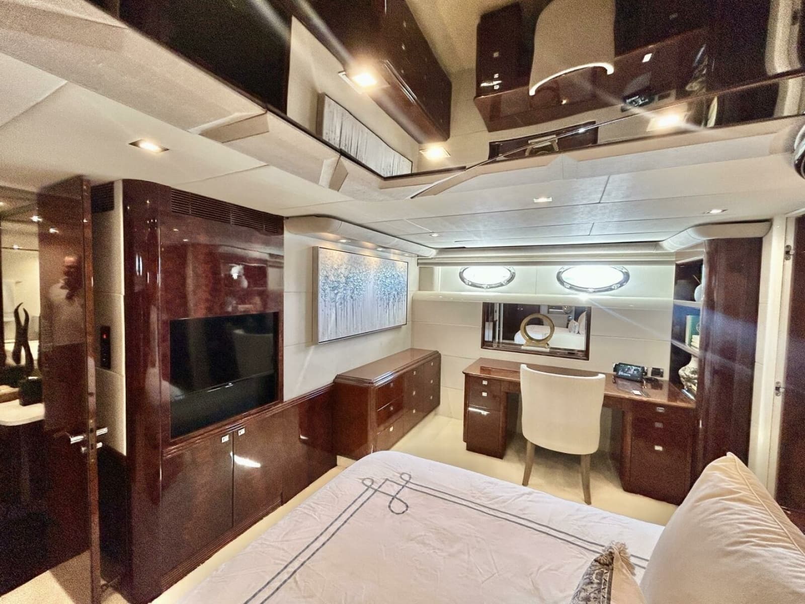2001 Lazzara Yachts 94 Motor Yacht - Photo 53