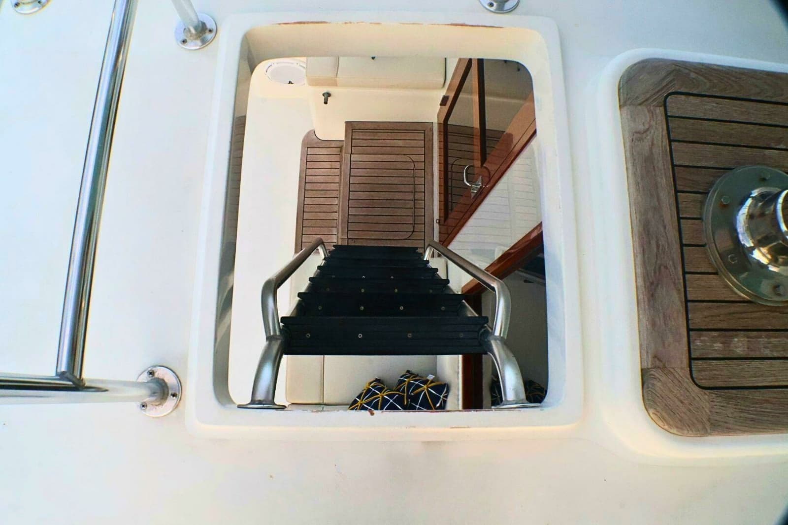 2001 Donzi 73 Sport Yacht - Photo 51