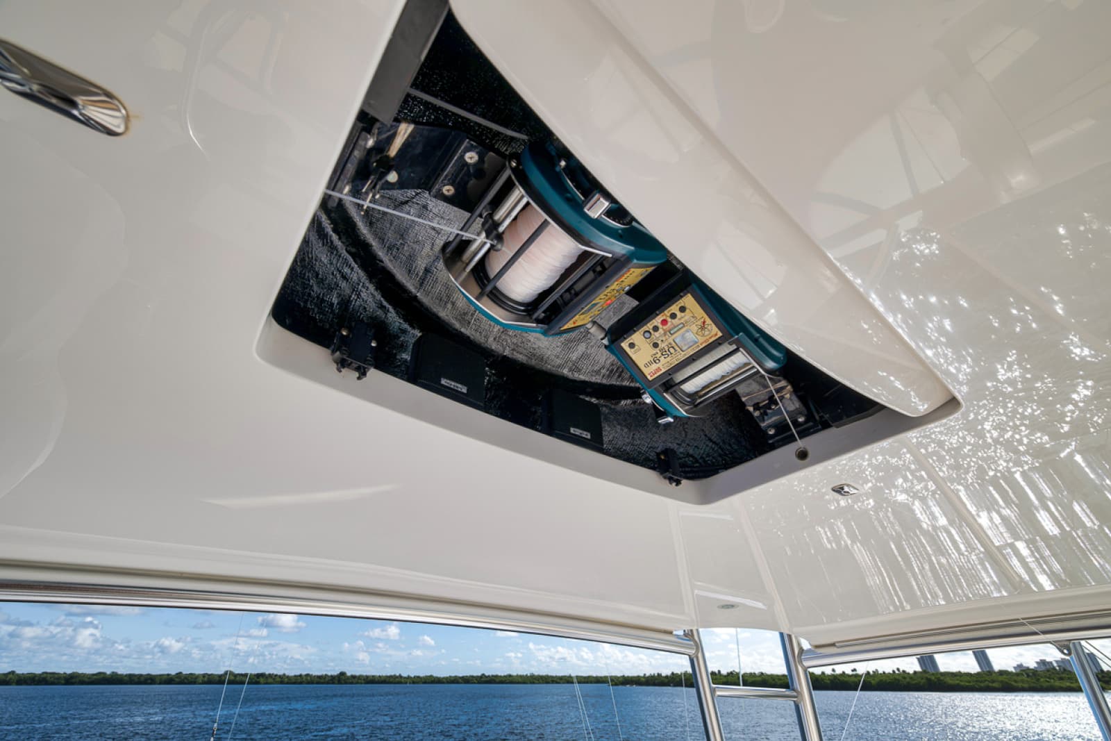 2020 Viking 68 Convertible - Photo 41