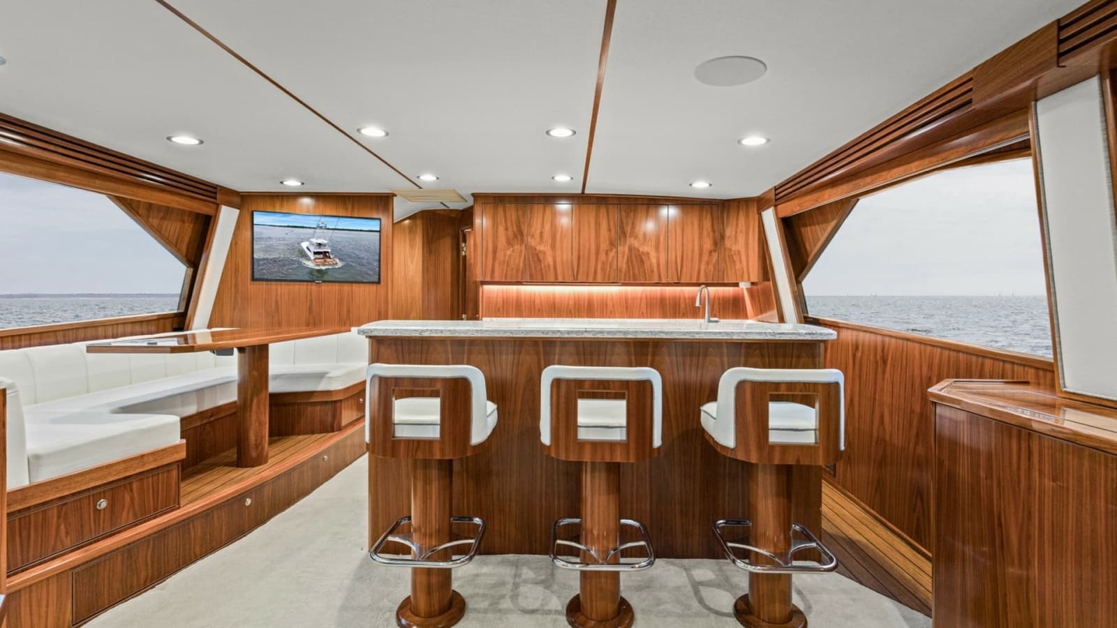 2020 Viking 68 Convertible - Photo 5