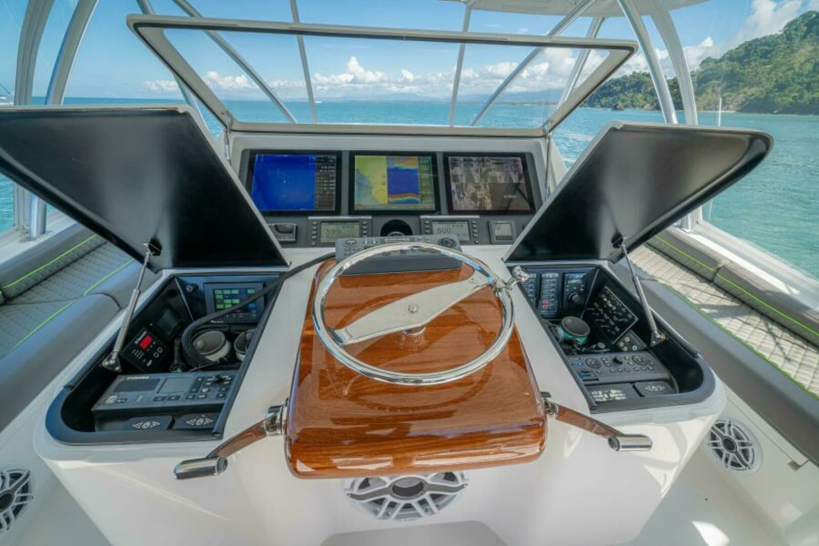 2017 Viking 62 Convertible - Photo 44