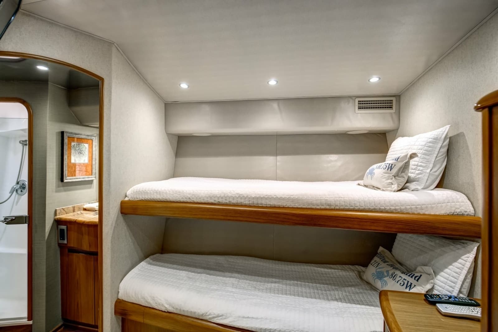 2010 Viking 82 Convertible - Photo 28