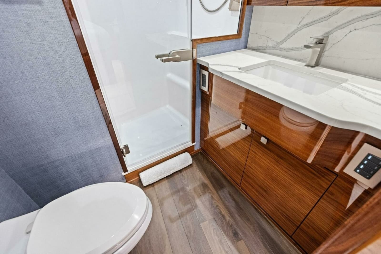 2026 Viking 82 Convertible - Photo 119