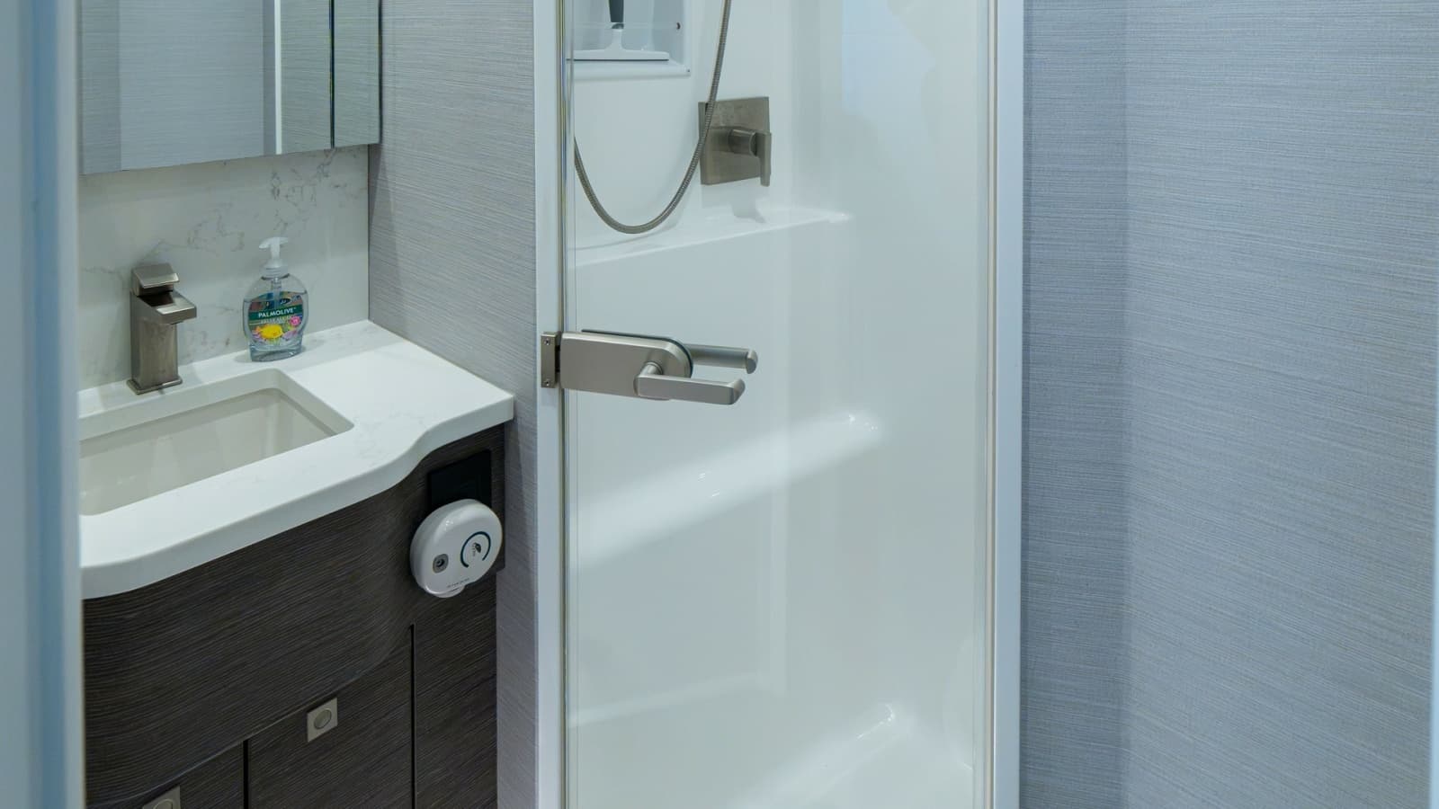 2024 Viking 64 Convertible - Photo 35
