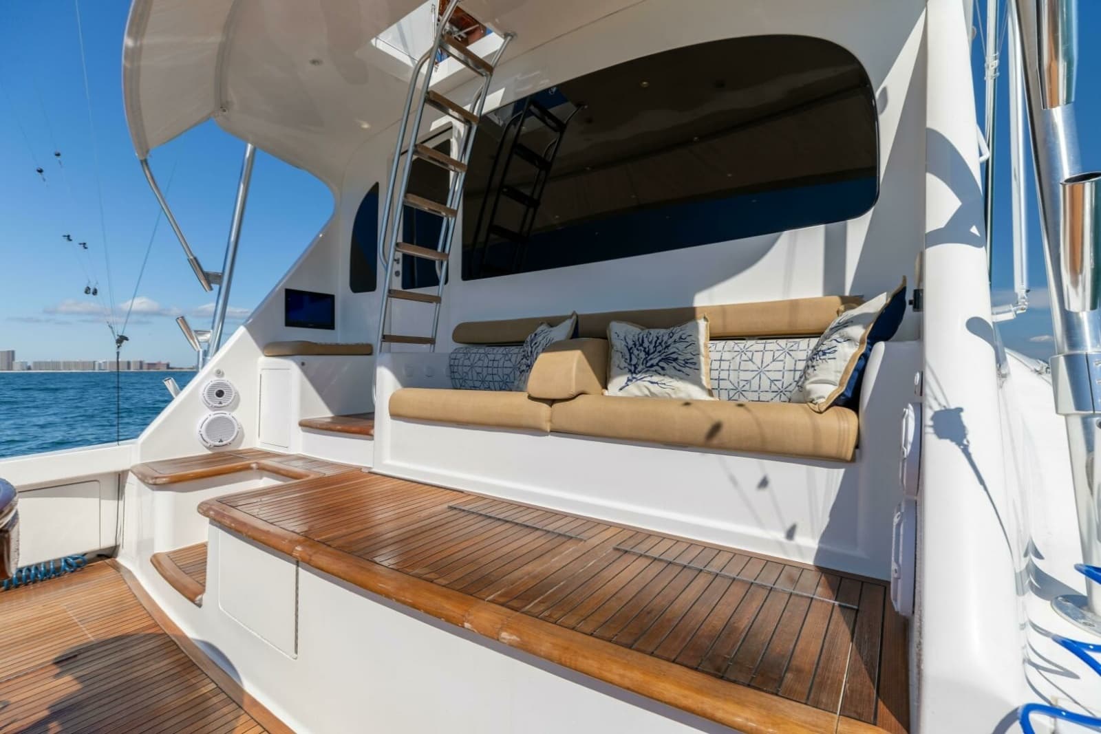 2013 Viking 76 Convertible - Photo 61