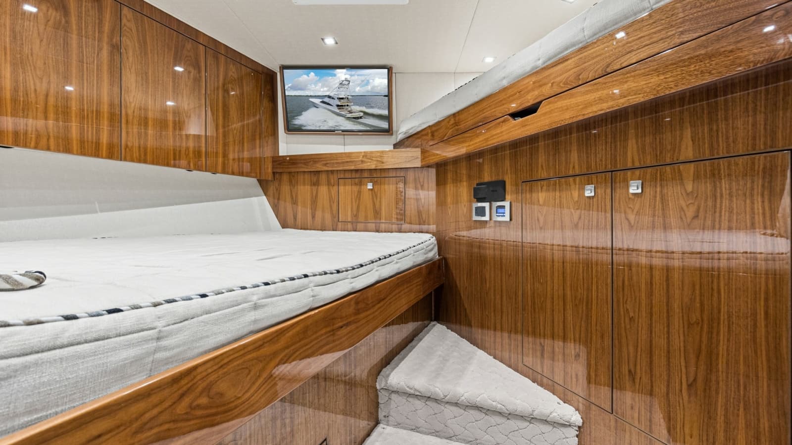 2017 Viking 72 Enclosed Bridge - Photo 28