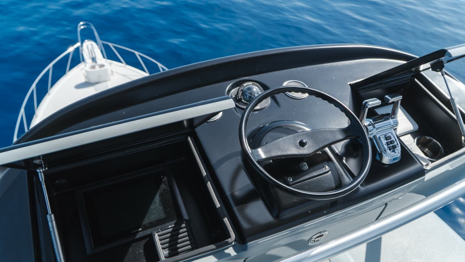 2014 Viking 66 Convertible - Photo 38