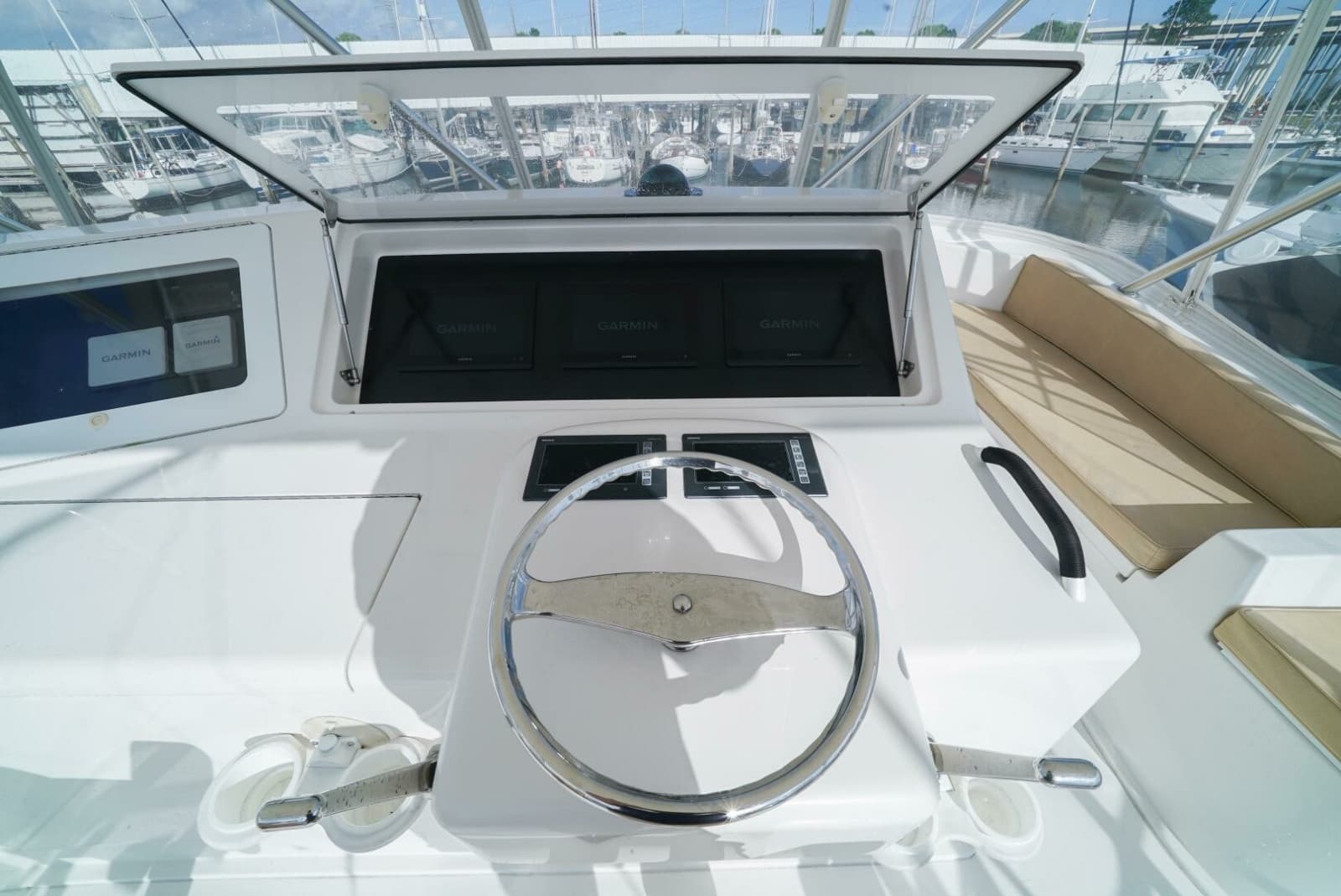 2007 Viking 45 Convertible - Photo 40