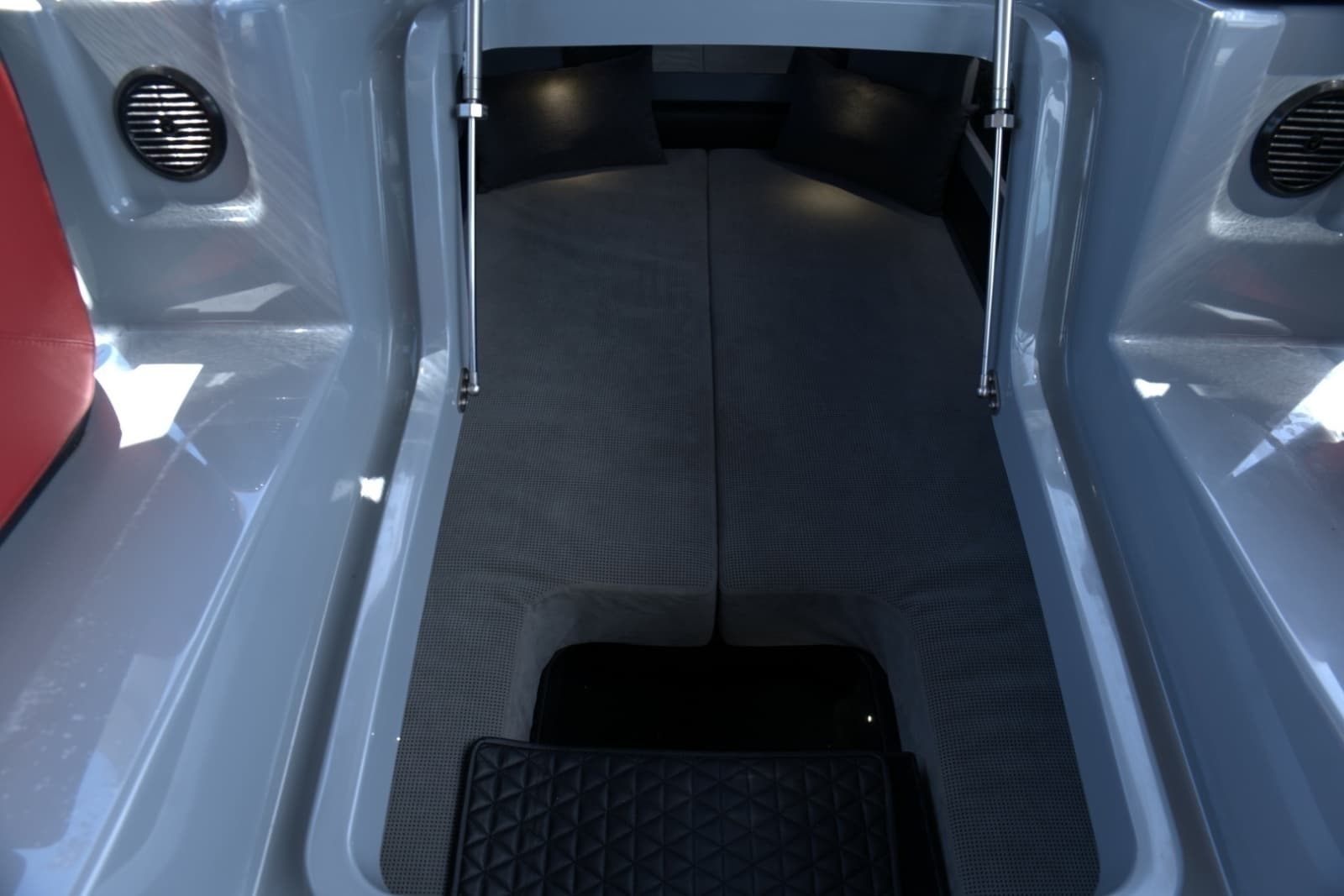 2023 Axopar 31 Brabus Shadow 500 - Photo 11
