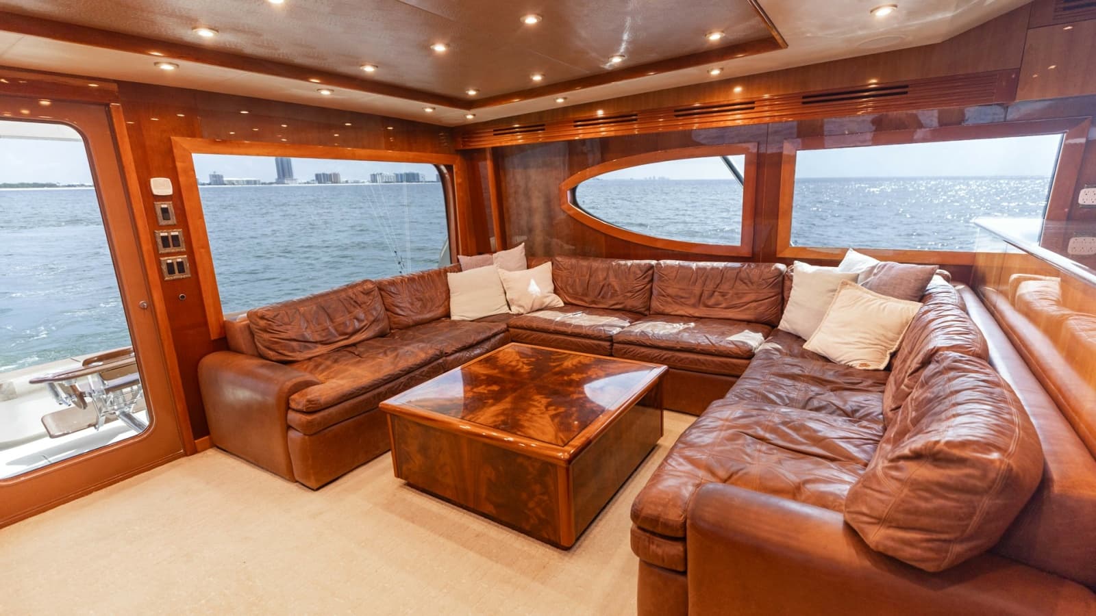 2007 Hatteras 68 Convertible - Photo 11