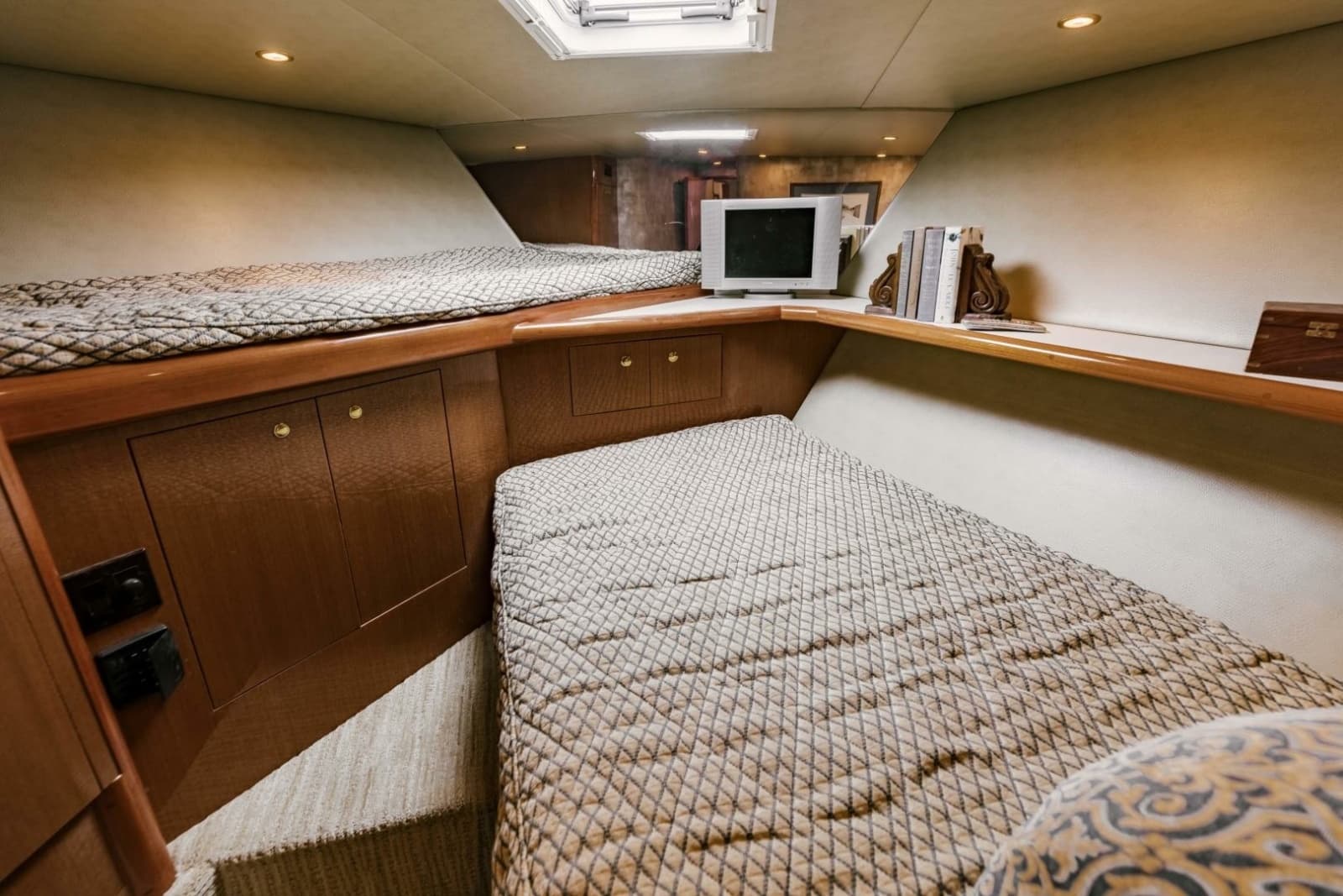 2003 Viking 56 Convertible - Photo 40