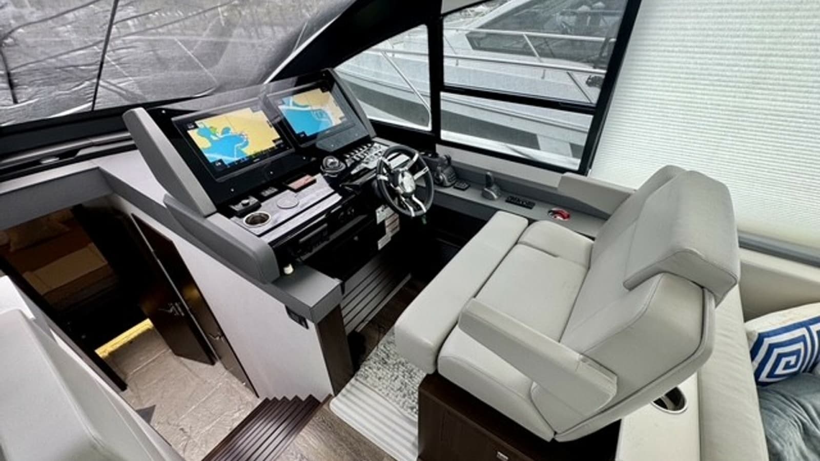 2023 Cruisers Yachts 50 Cantius - Photo 16