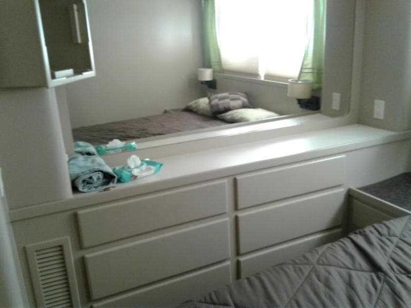 1991 Hatteras Cockpit Motor Yacht