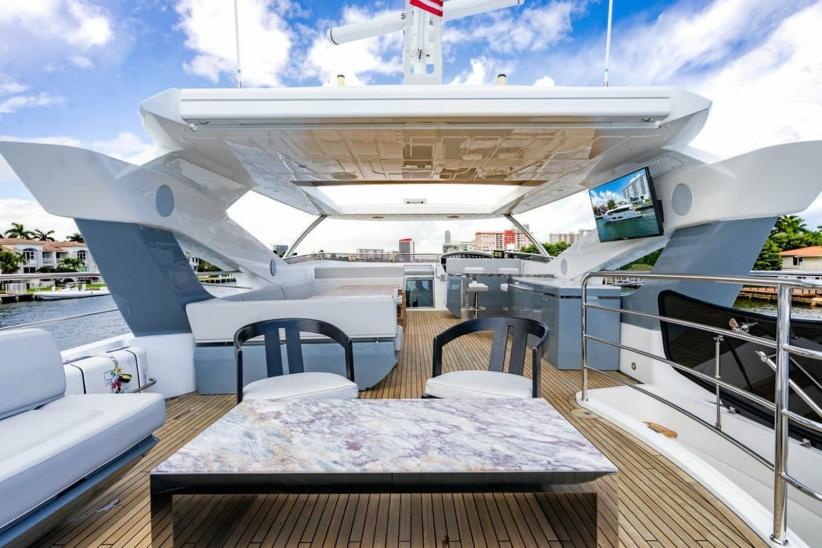 2019 Sunseeker 95 Motor Yacht - Photo 21
