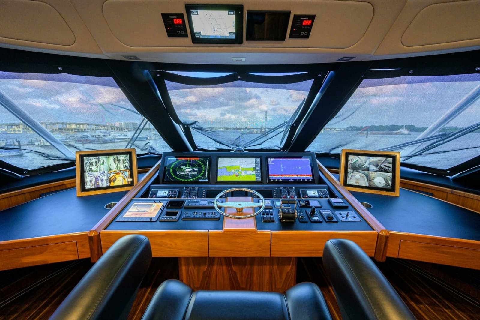 2020 Viking 92 Enclosed Bridge - Photo 41