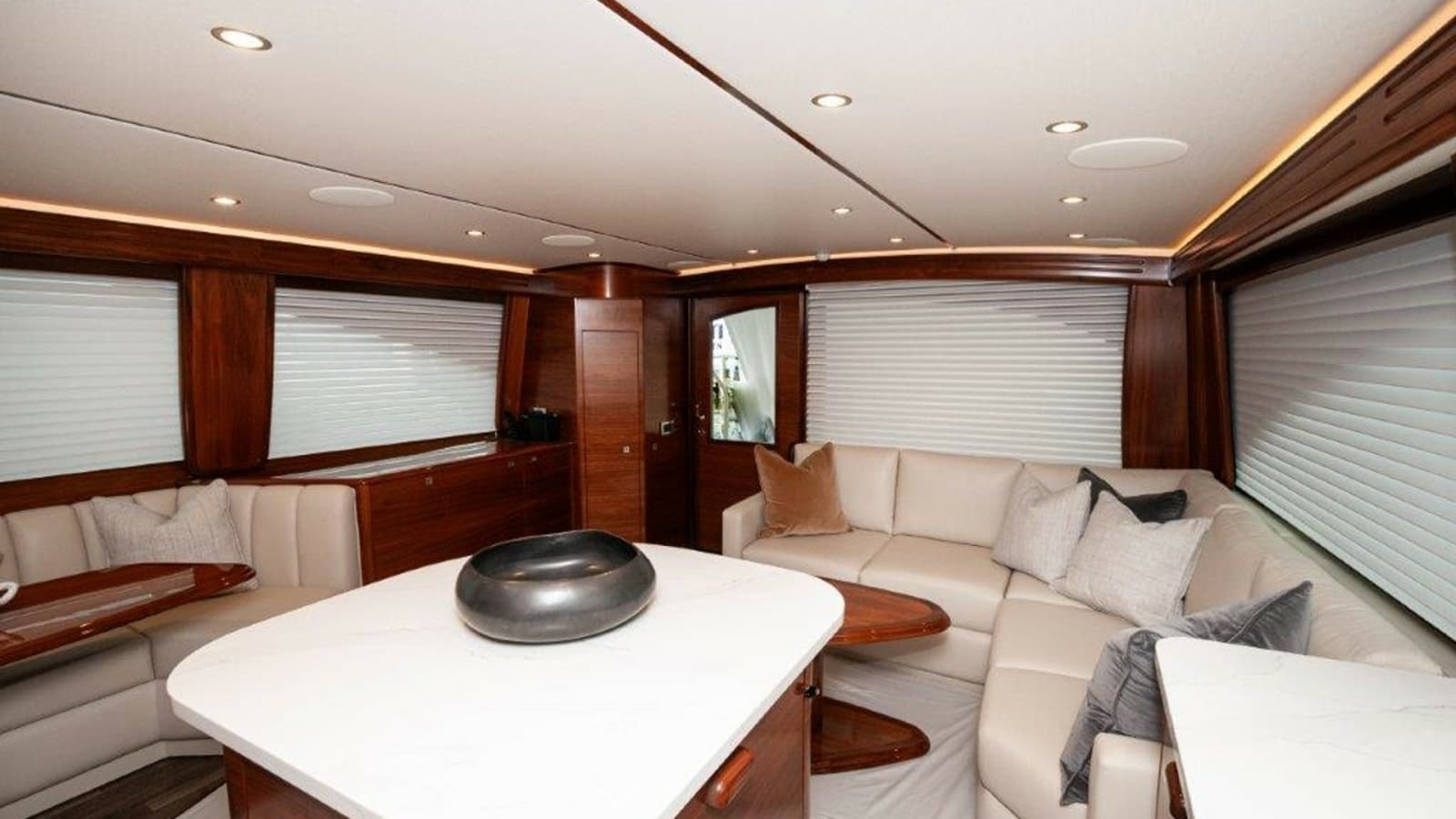 2025 Viking 58 Convertible - Photo 9