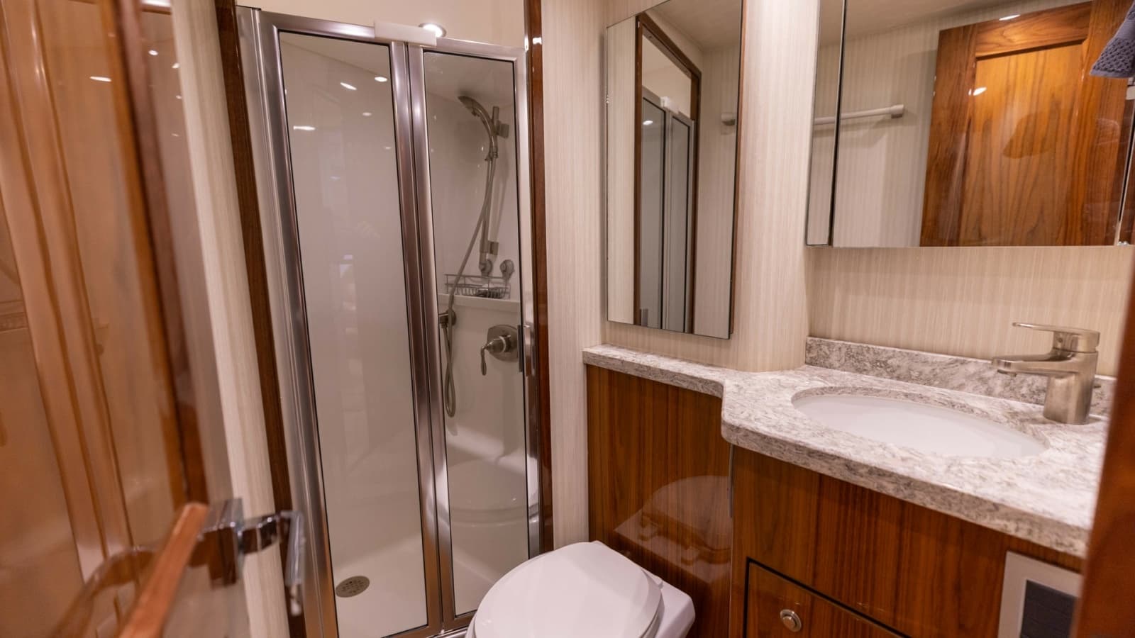 2019 Viking 68 Convertible - Photo 24