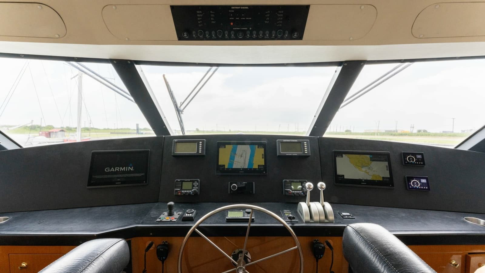 2001 Viking 65 Enclosed Bridge - Photo 2
