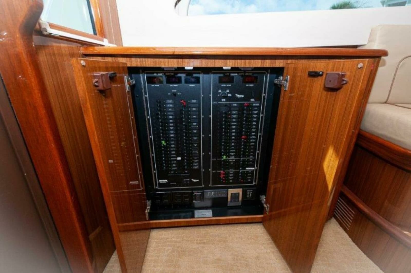 2012 Viking 42 Convertible - Photo 12