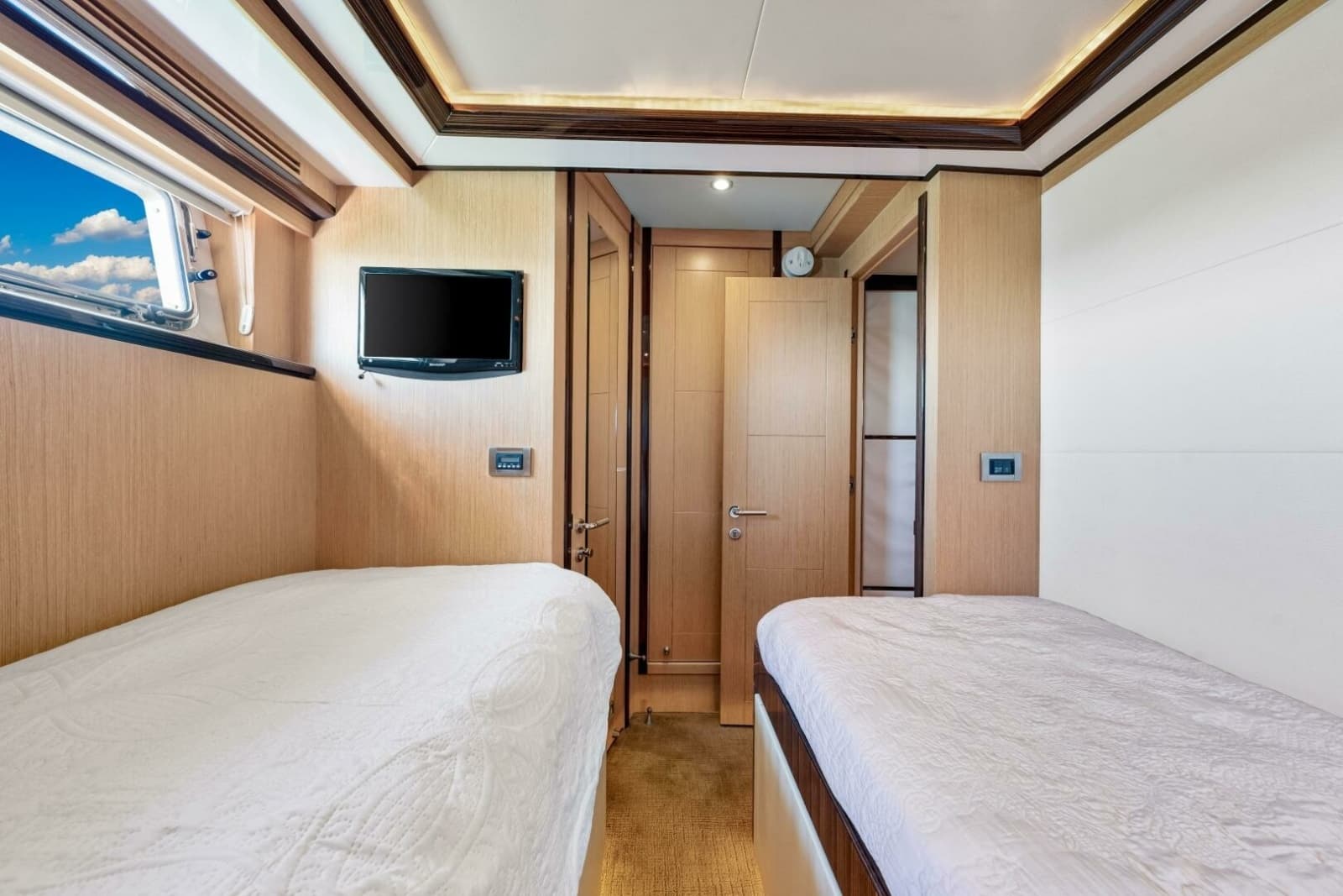 2010 Ocean Alexander 83 Motor Yacht - Photo 42