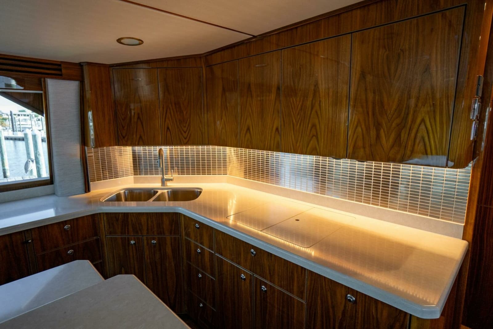 2021 Viking 72 Enclosed Bridge - Photo 8