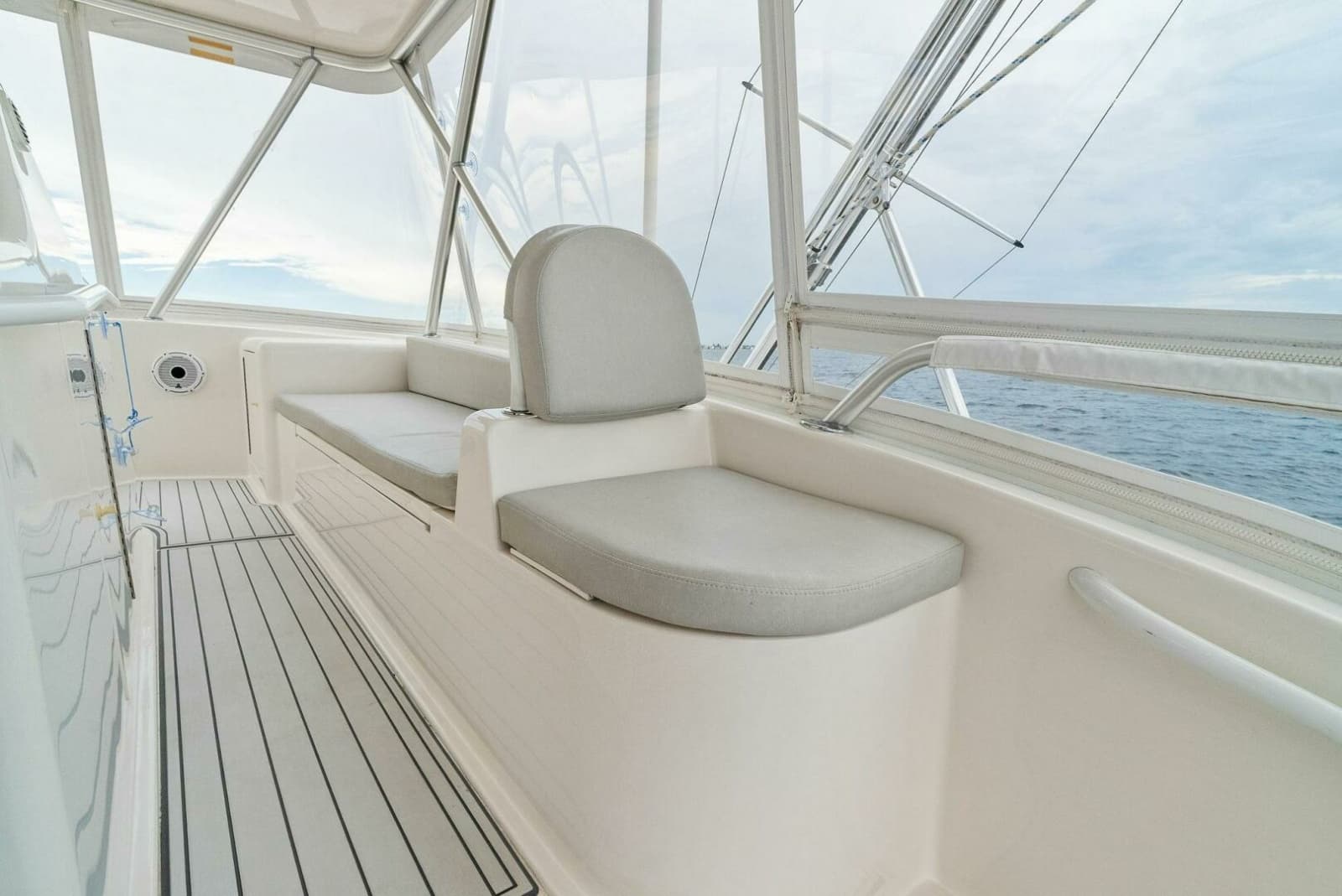 2006 Viking 61 Convertible - Photo 65
