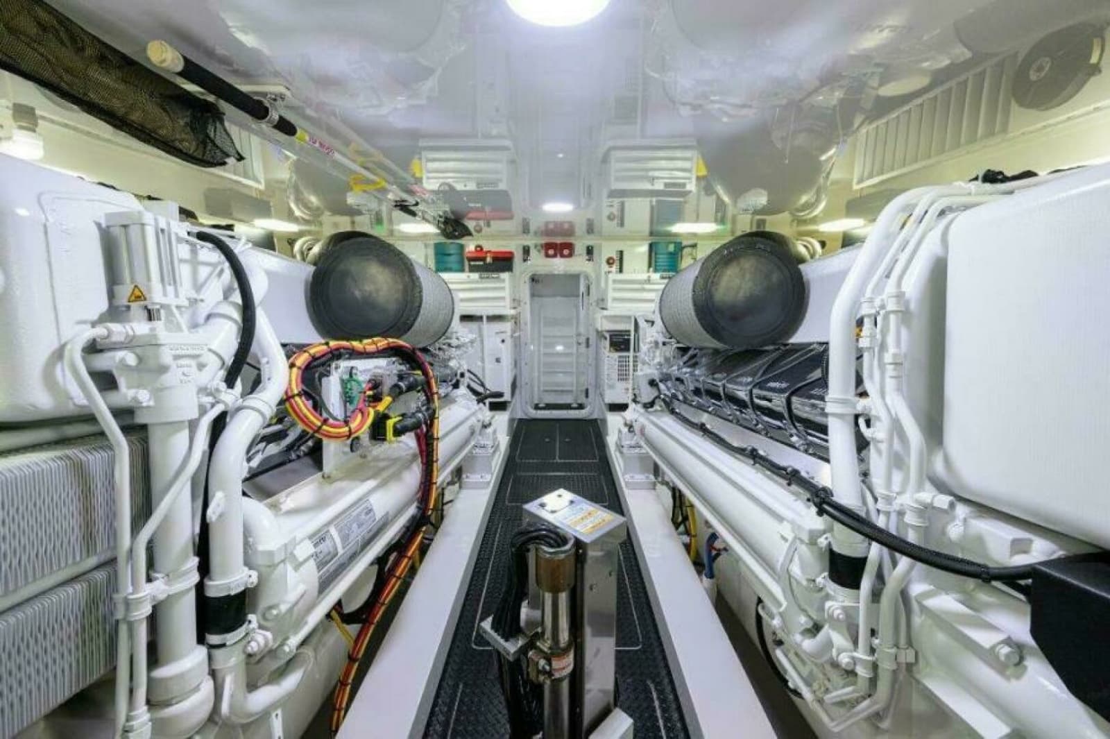 2020 Viking 72 Convertible - Photo 44