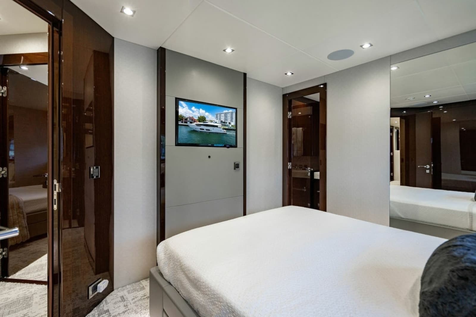 2019 Sunseeker 95 Motor Yacht - Photo 70
