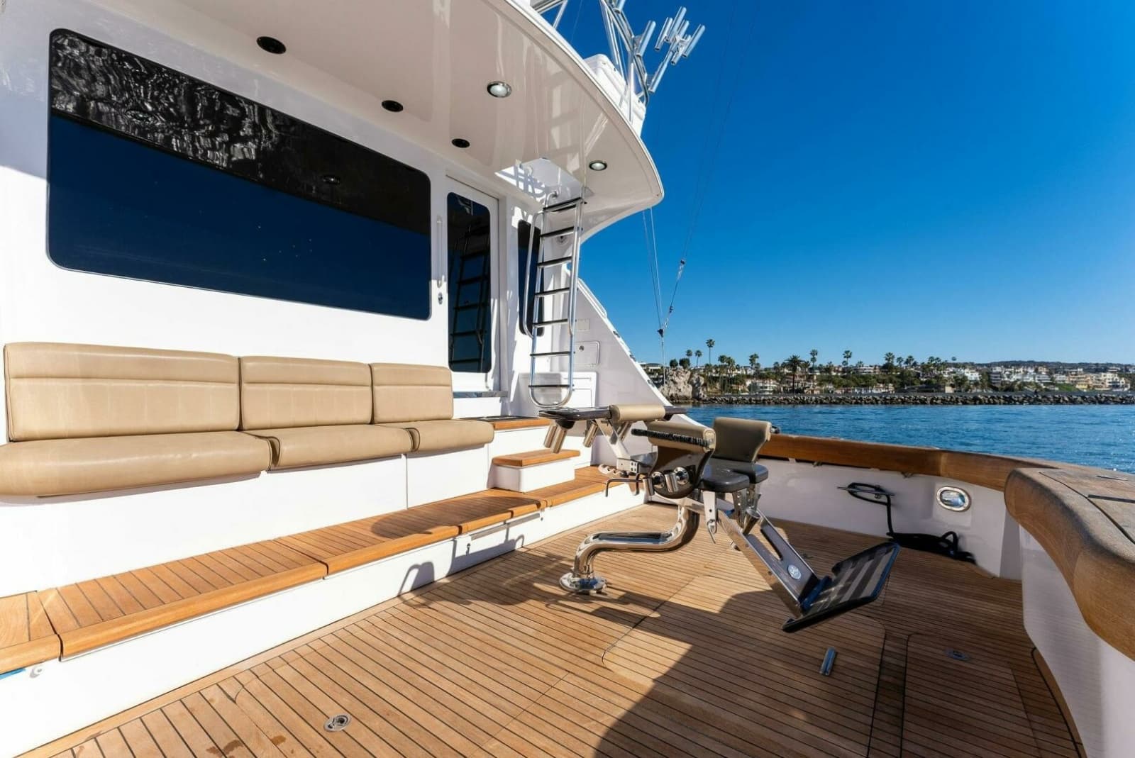 2007 Hatteras 64 Convertible - Photo 4