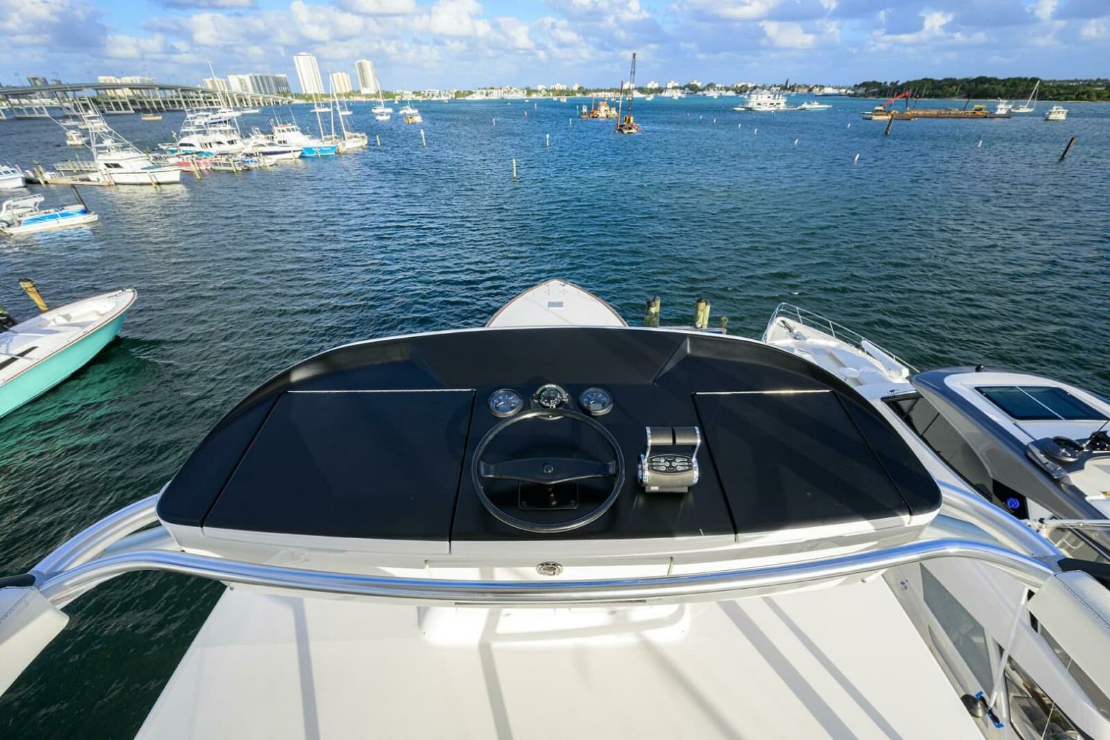 2020 Viking 92 Enclosed Bridge - Photo 32