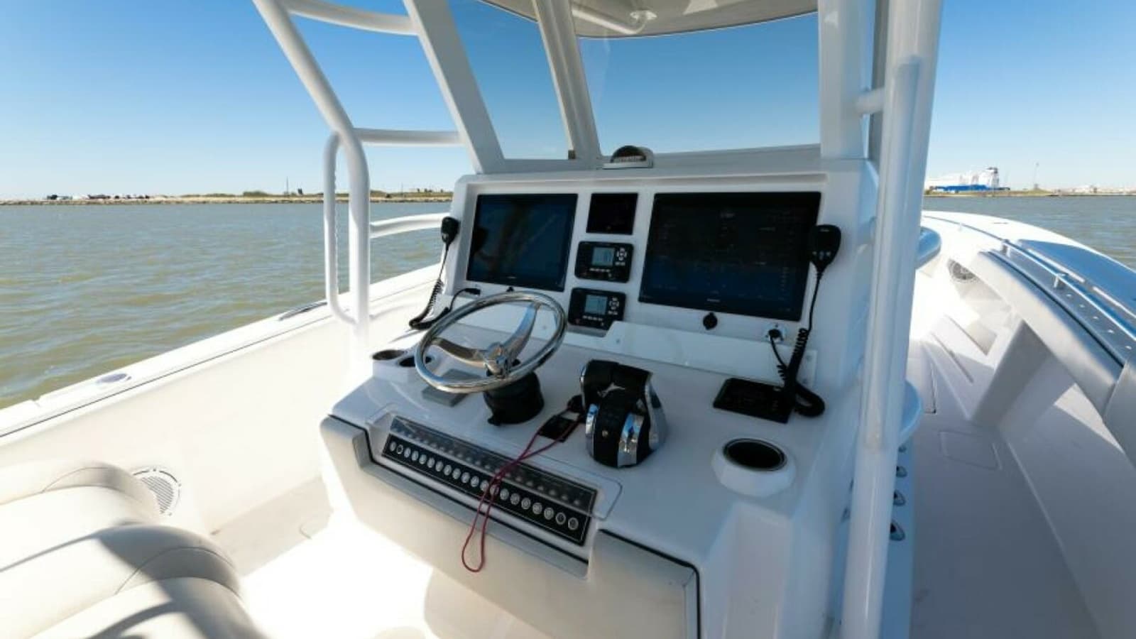 2019 Invincible 39 Open - Photo 37