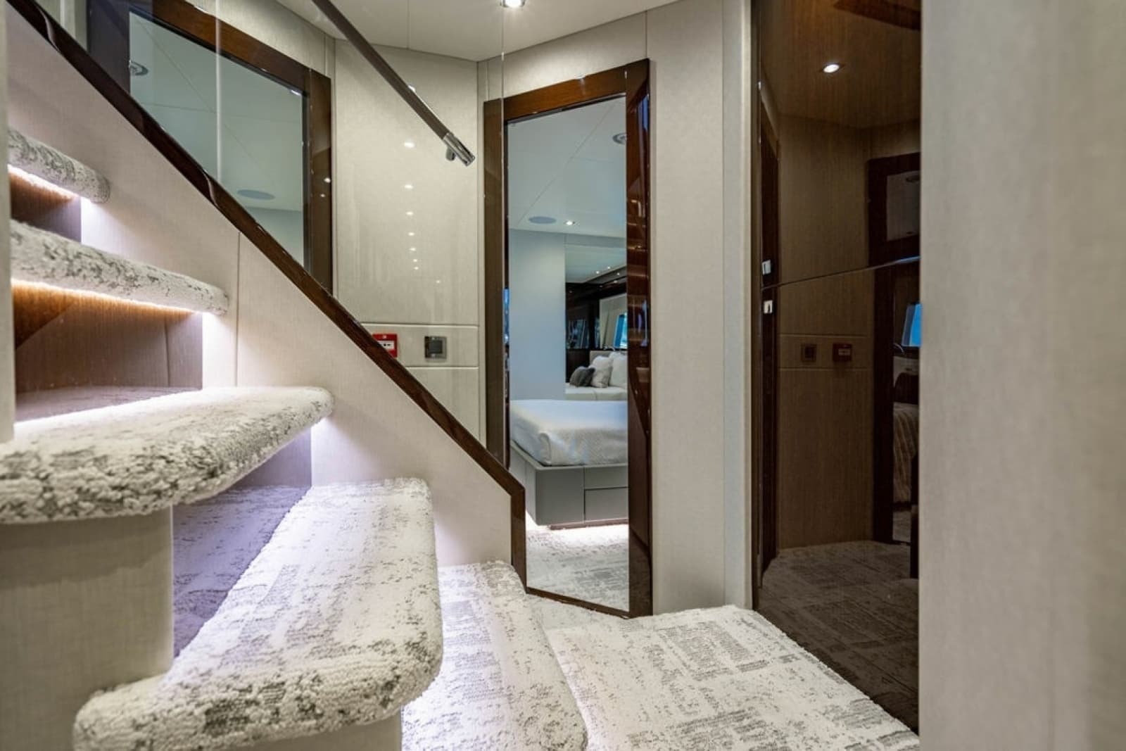 2019 Sunseeker 95 Motor Yacht - Photo 81