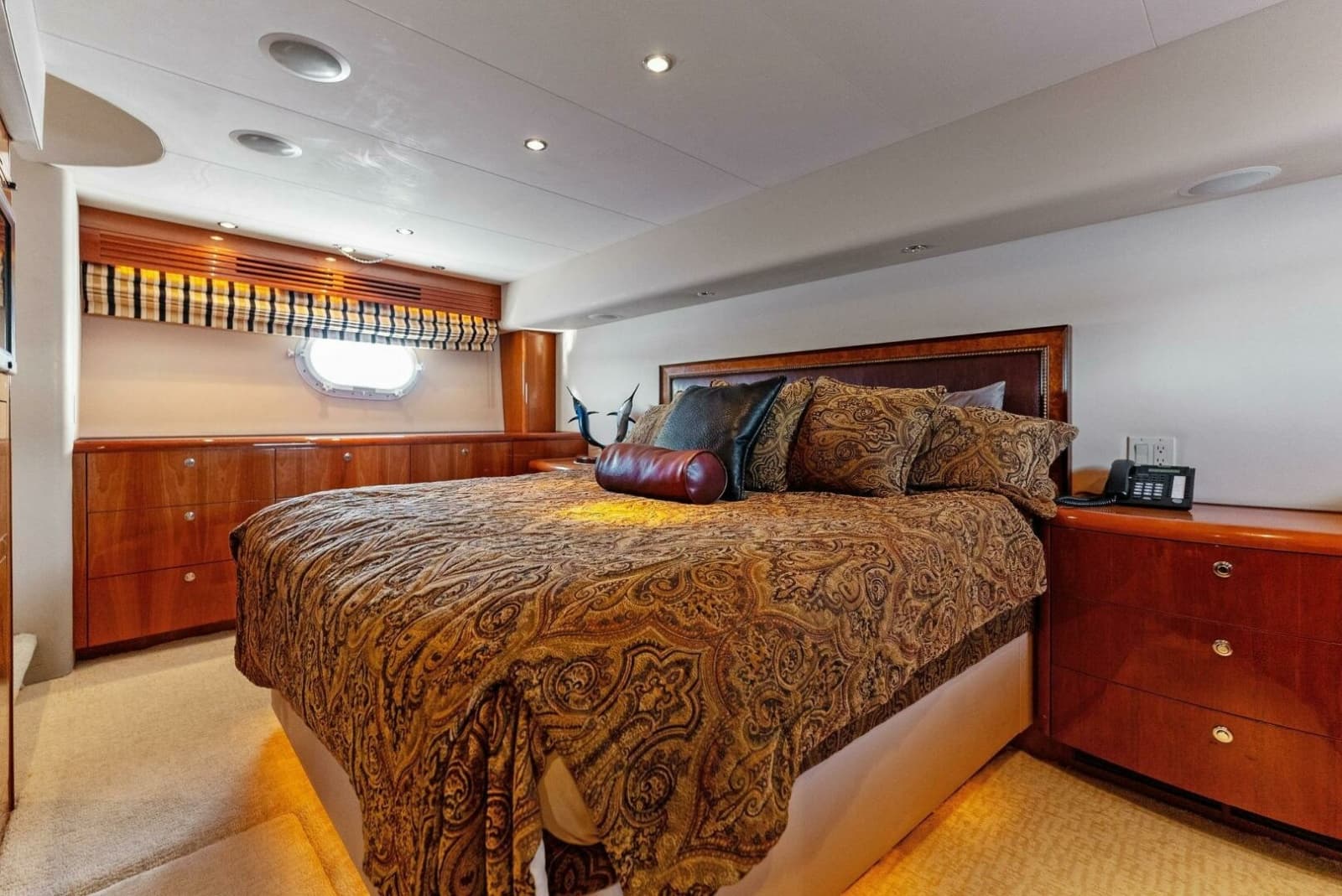 2007 Hatteras 64 Convertible - Photo 3