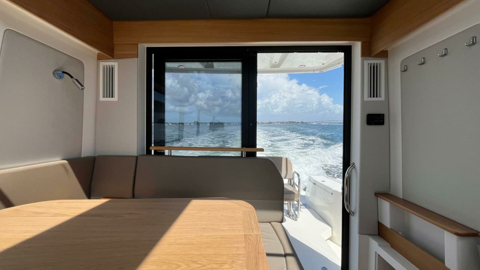 2025 Nimbus Commuter 11 - Photo 18